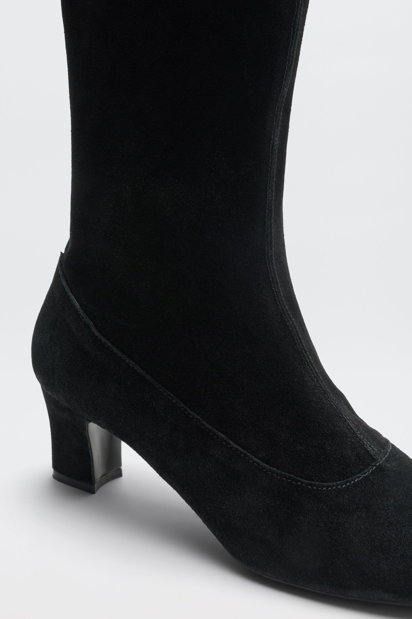 Livi - Black view 4